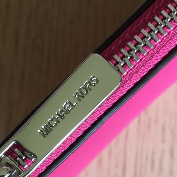 Michael Kors Dragonfruit Leather Card Holder Case - Picture 4 of 7